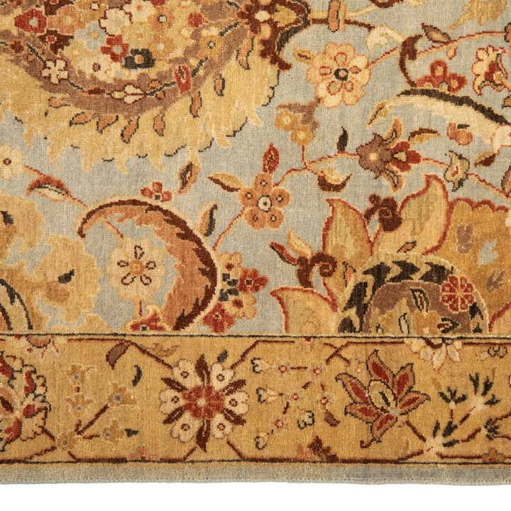 Sky Traditional Wool Rug - 6' x 9'
