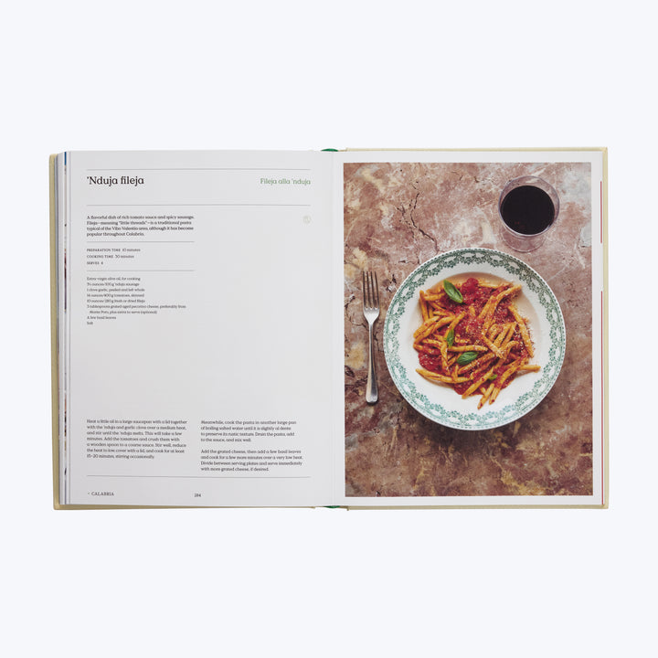 The Regional Italian Cookbook: Recipes from The Silver Spoon