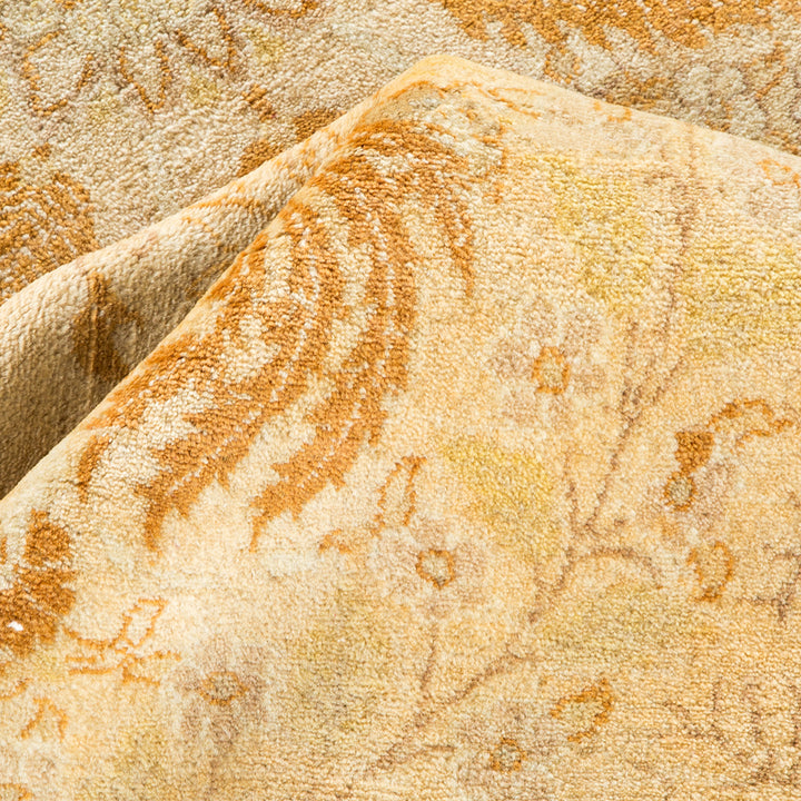 Ivory Traditional Mogul Wool Rug - 9'3" x 12'4"