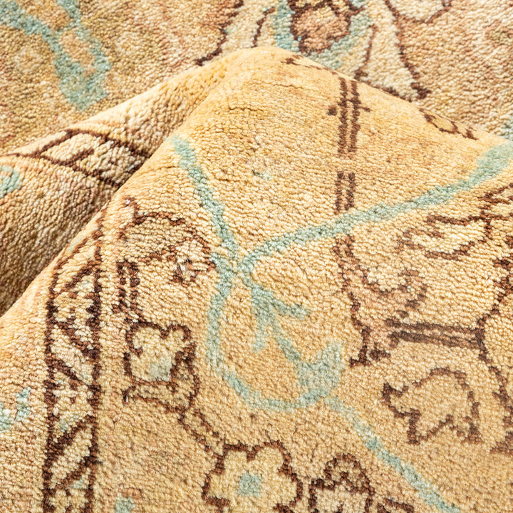 Ivory Traditional Mogul Wool Rug - 10'2" x 14'