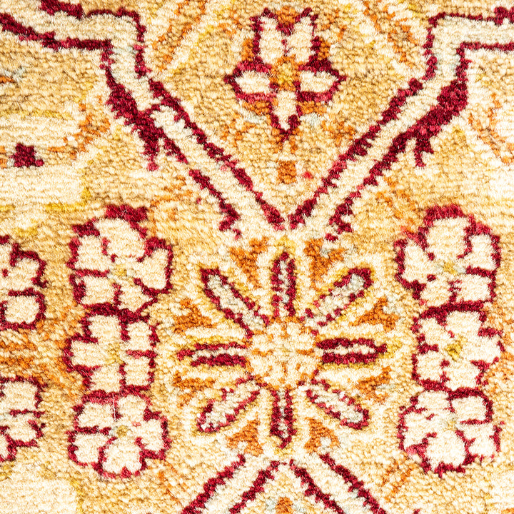 Ivory Traditional Mogul Wool Rug - 8'2" x 10'3"