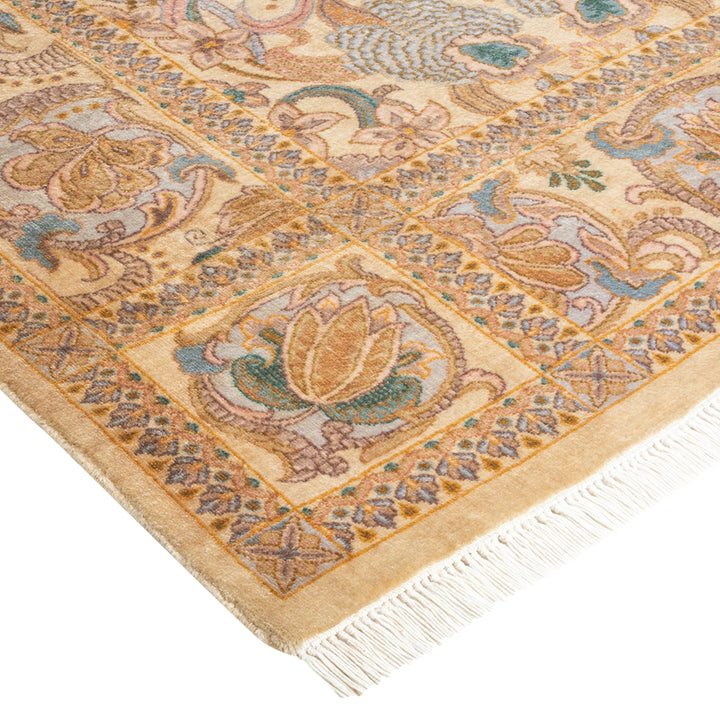 Ivory Traditional Mogul Wool Rug - 6'1" x 9'