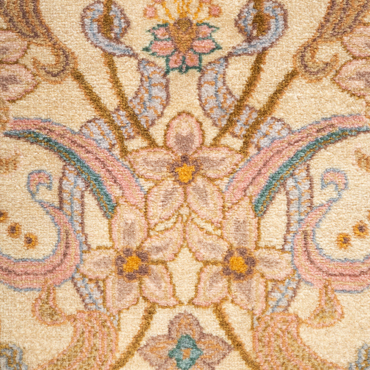 Ivory Traditional Mogul Wool Rug - 6'1" x 9'