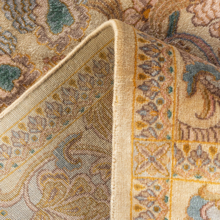 Ivory Traditional Mogul Wool Rug - 6'1" x 9'