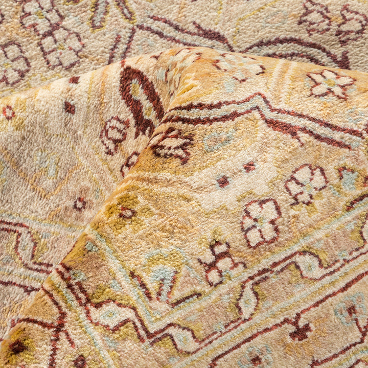 Ivory Traditional Mogul Wool Rug - 8'1" x 10'