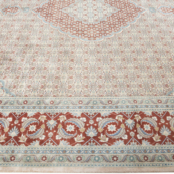 Ivory Traditional Mogul Wool Rug - 8' x 9'9"