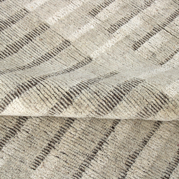 Natural Transitional Wool Rug - 8'1" x 9'11"