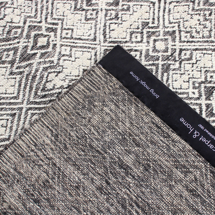 Ivory Black Traditional Wool Rug - 9'1" x 12'