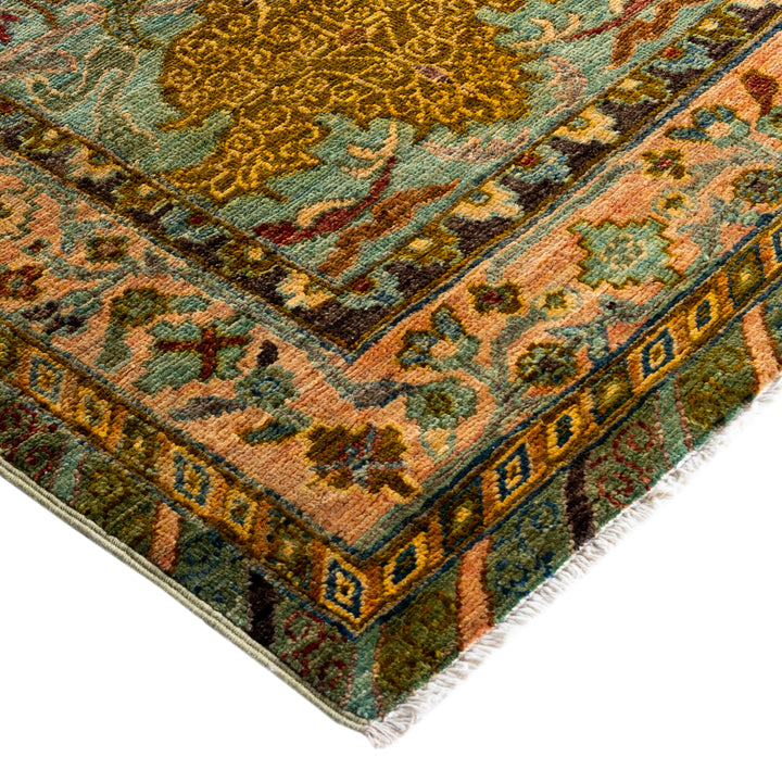 Green Soluna Traditional Wool Rug - 7'9" x 9'6"