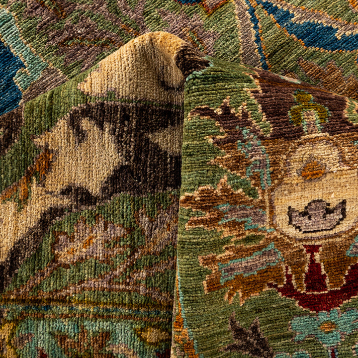 Green Soluna Traditional Wool Rug - 7'9" x 9'6"