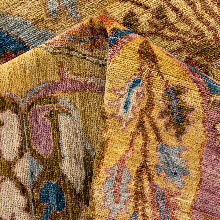 Yellow Soluna Traditional Wool Rug - 5'10" x 8'10"