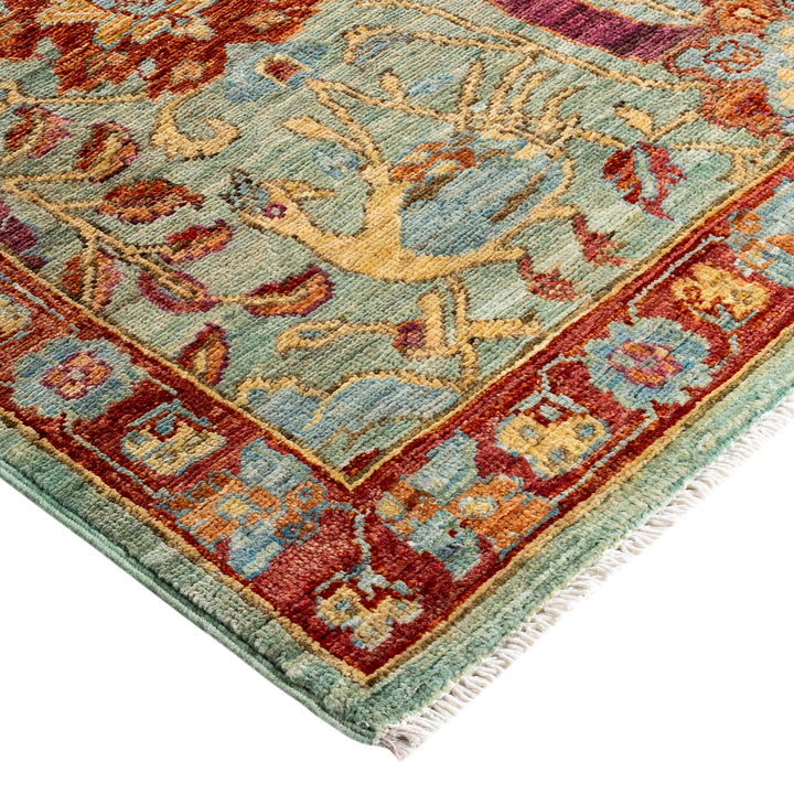 Green Soluna Traditional Wool Rug - 5'8" x 8'