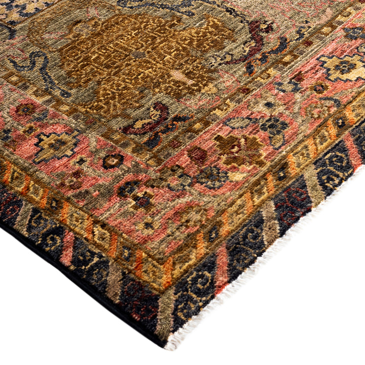 Black Soluna Traditional Wool Rug - 6' x 8'10"