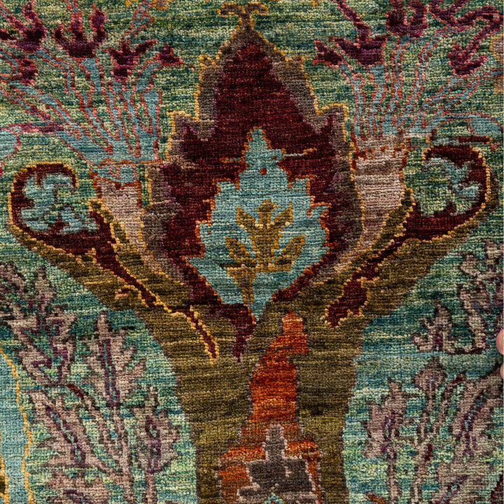 Green Soluna Traditional Wool Rug - 7'10" x 9'10"