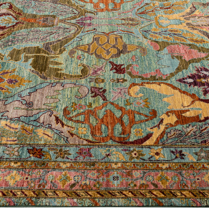 Green Soluna Traditional Wool Rug - 7'10" x 9'10"