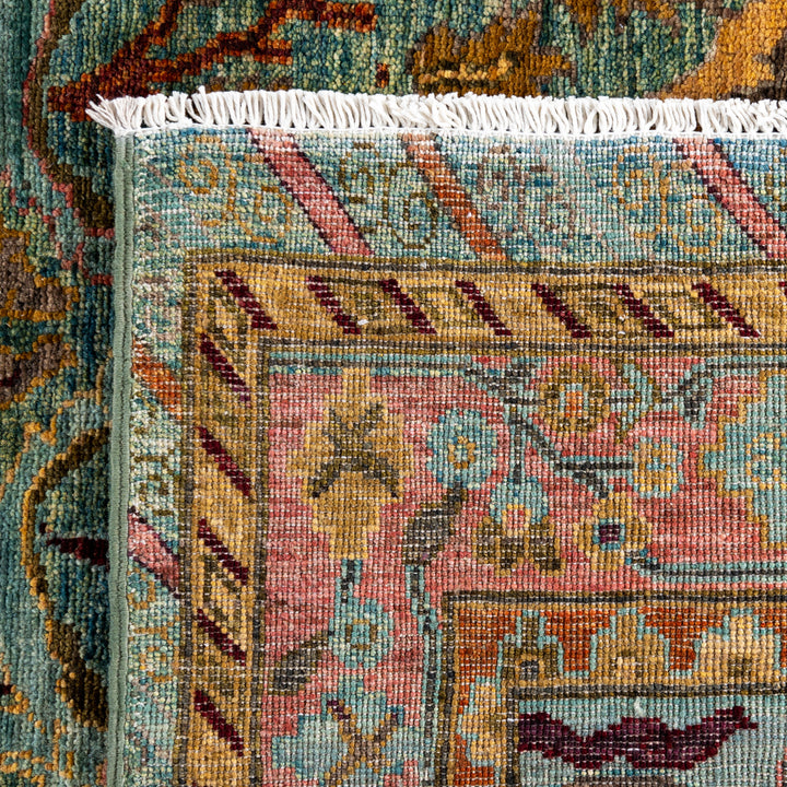 Green Soluna Traditional Wool Rug - 7'10" x 9'10"