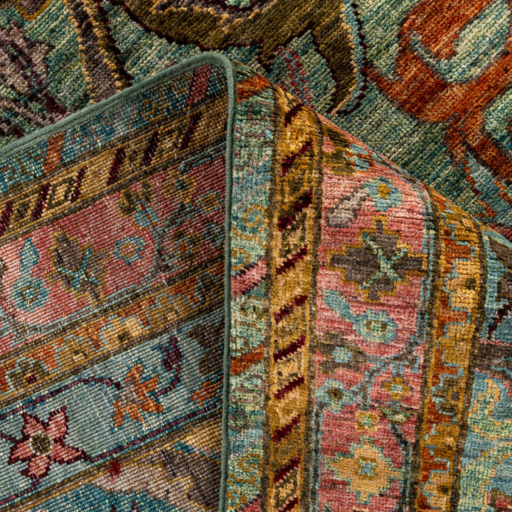 Green Soluna Traditional Wool Rug - 7'10" x 9'10"