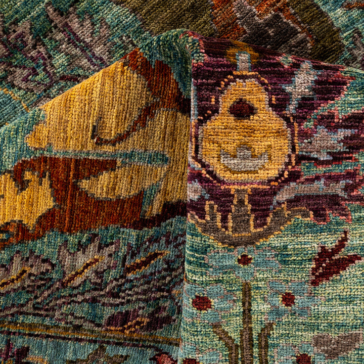 Green Soluna Traditional Wool Rug - 7'10" x 9'10"