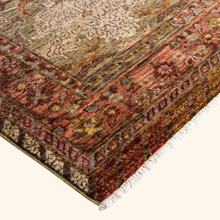 Ivory Soluna Traditional Wool Rug - 8'1" x 10'