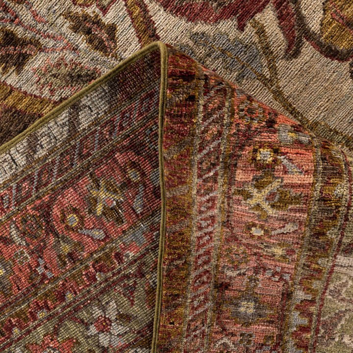 Ivory Soluna Traditional Wool Rug - 8'1" x 10'