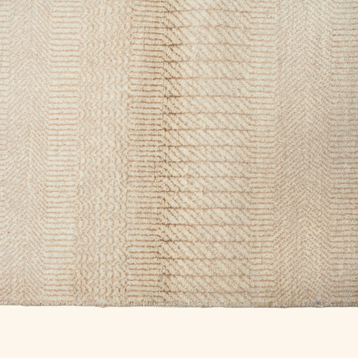 Transitional Wool Art Silk Blend Rug - 4'2" x 6'1"