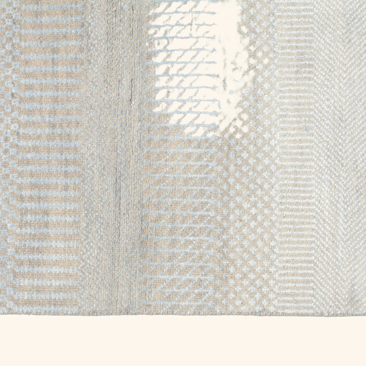 Transitional Wool Art Silk Blend Rug - 4' x 6'1"