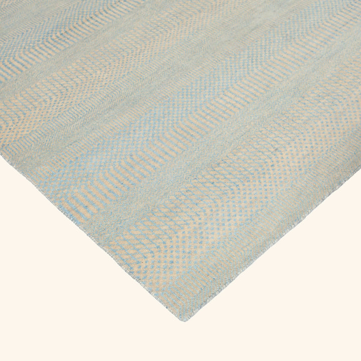 Transitional Wool Art Silk Blend Rug - 4'1" x 5'10"