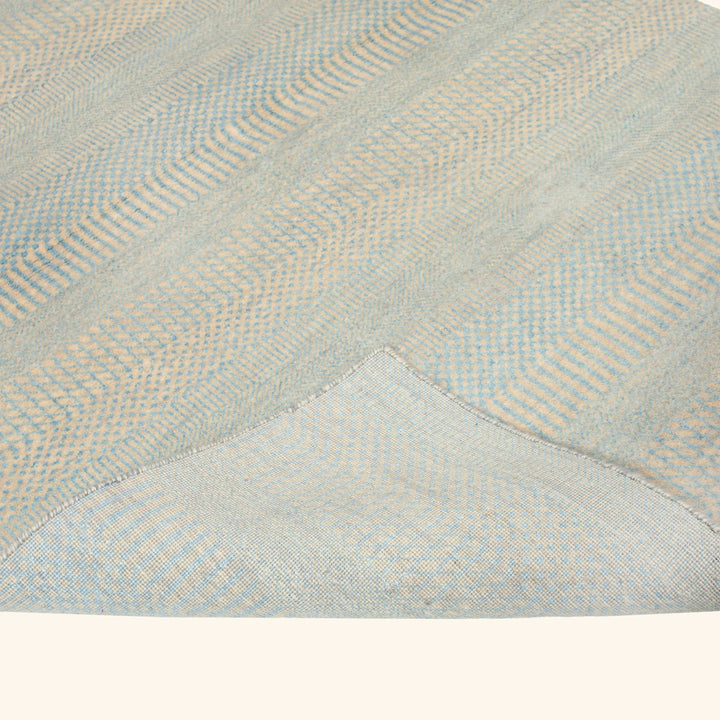 Transitional Wool Art Silk Blend Rug - 4'1" x 5'10"