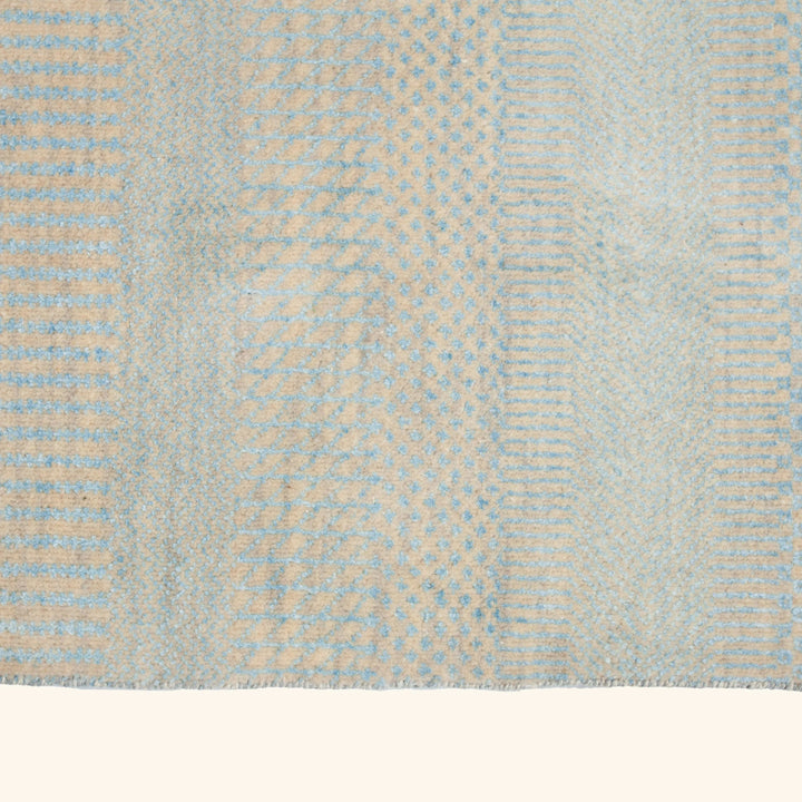 Transitional Wool Art Silk Blend Rug - 4'1" x 5'10"
