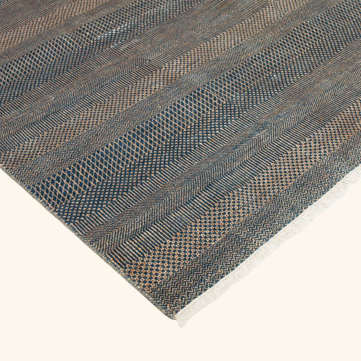 Transitional Wool Art Silk Blend Rug - 7'5" x 9'10"