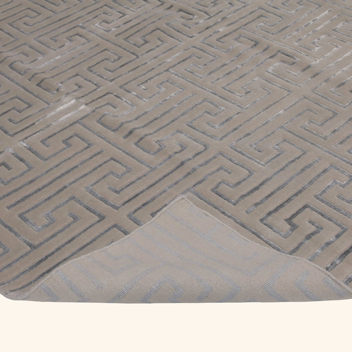 Transitional Wool Art Silk Blend Rug - 7'10" x 10'4"