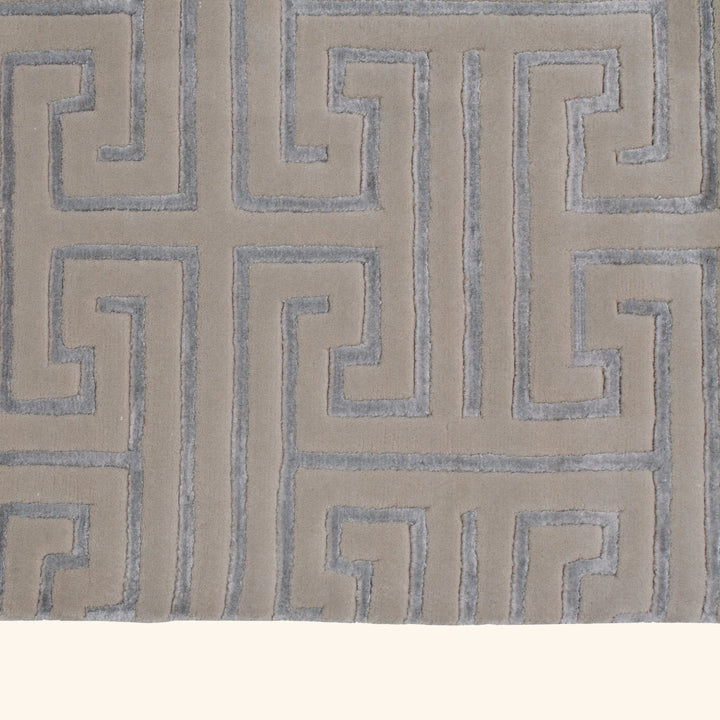 Transitional Wool Art Silk Blend Rug - 7'10" x 10'4"