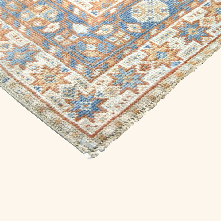 Natural Vintage Antique Traditional Shiraz Wool Rug - 7' x 9'11"