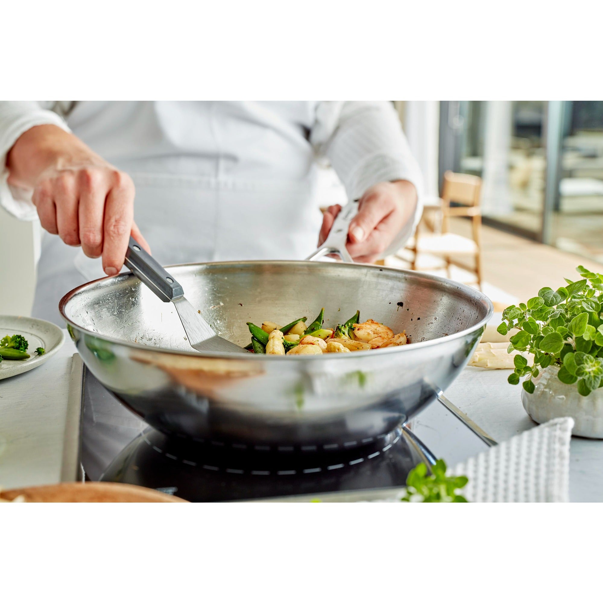 Demeyere Industry 5-Ply 5-qt Flat Bottom Wok - Thumbnail 5