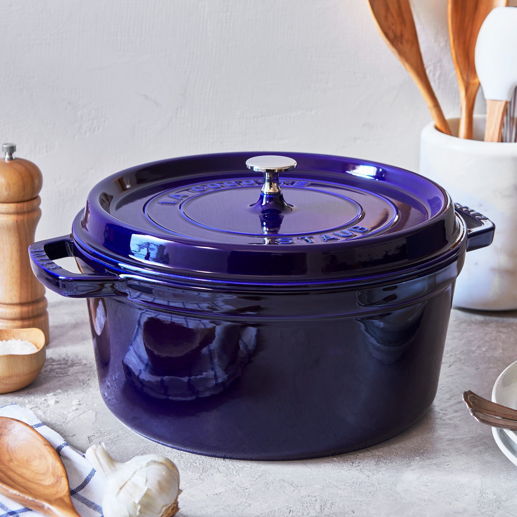 Staub La Cocotte Cast Iron Oval Cocotte - Thumbnail 3