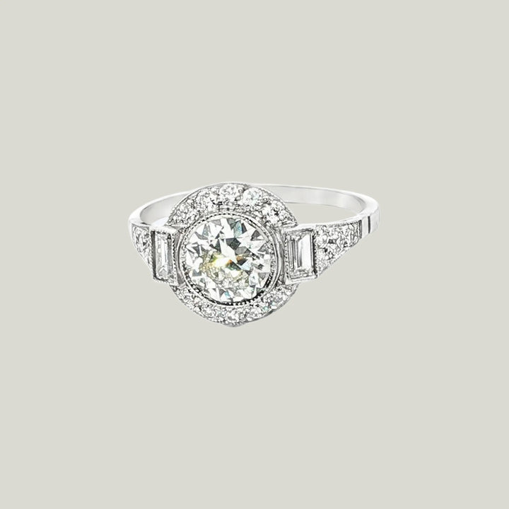 Art Deco Diamond Ring in Platinum