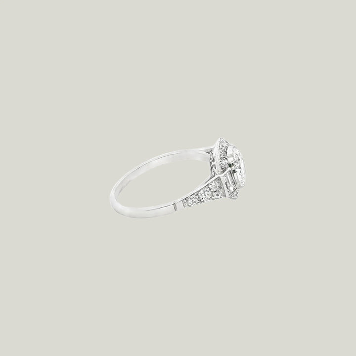 Art Deco Diamond Ring in Platinum