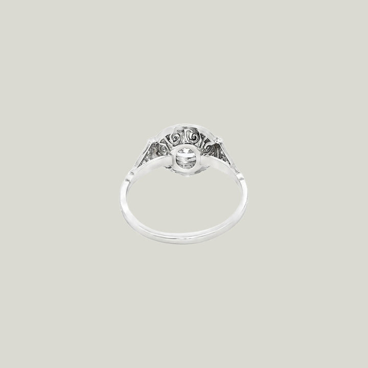 Art Deco Diamond Ring in Platinum