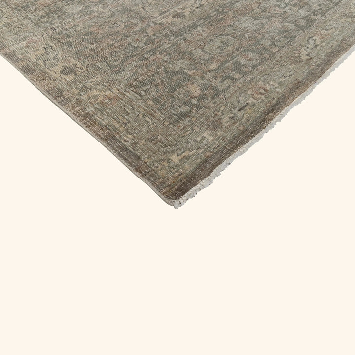 Silver Traditional Silk Wool Rug - 8' x 10'