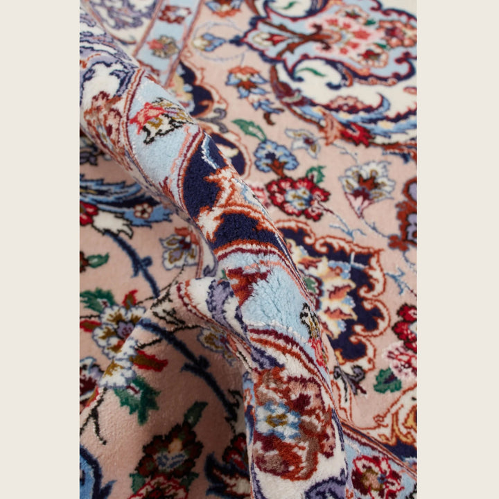 Ivory Traditional Persian Isfahan Wool Rug - 6'9" x 11'