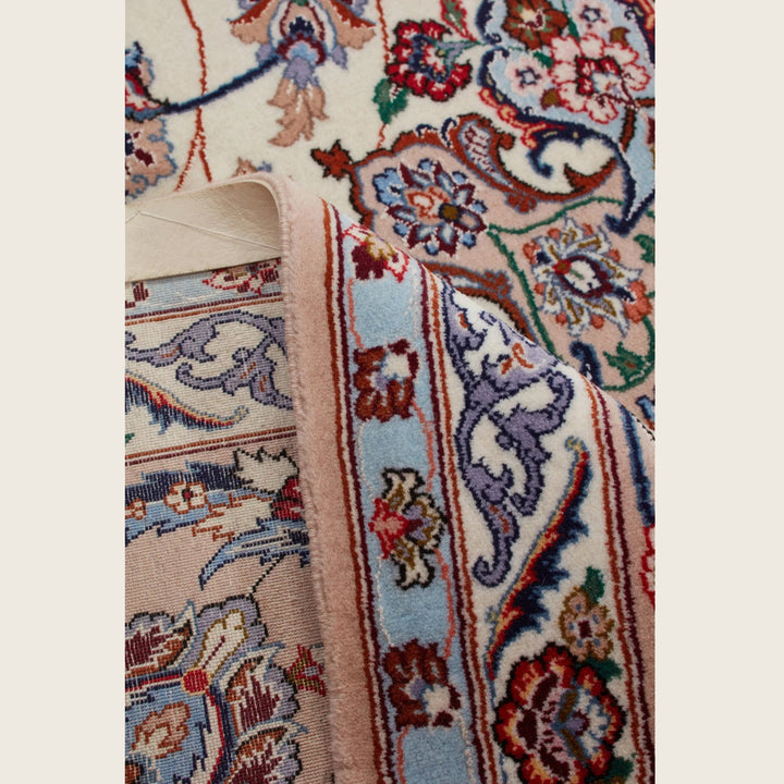 Ivory Traditional Persian Isfahan Wool Rug - 6'9" x 11'