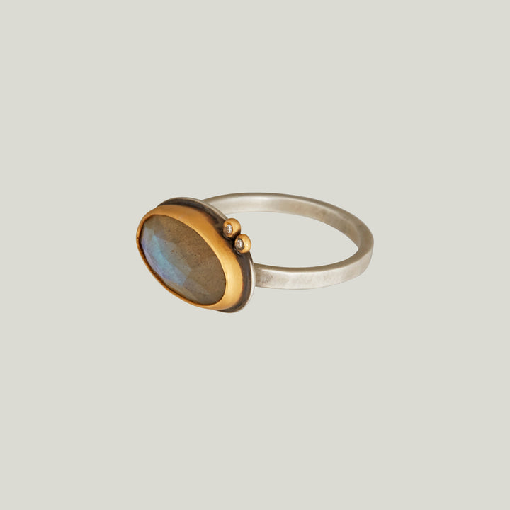 Rosecut Labradorite Ring
