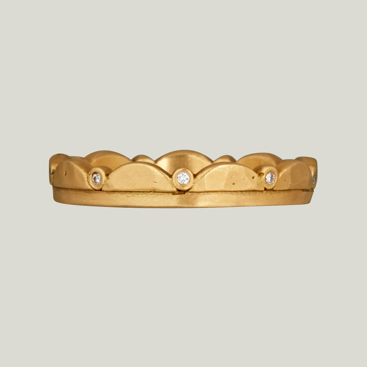 18K Yellow Gold Scalloped Diamond Band