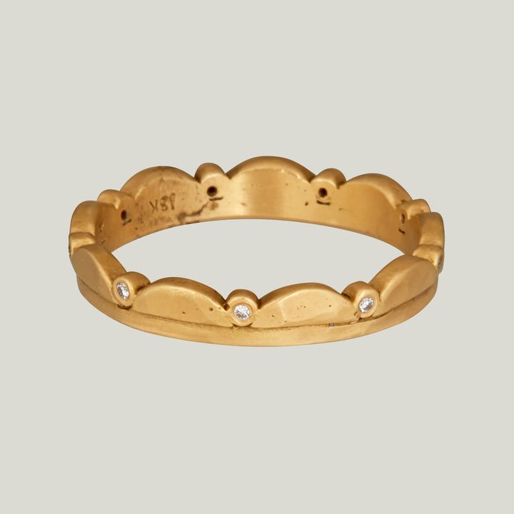 18K Yellow Gold Scalloped Diamond Band
