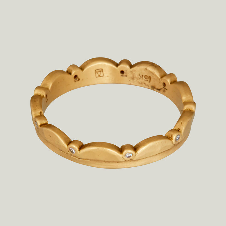 18K Yellow Gold Scalloped Diamond Band