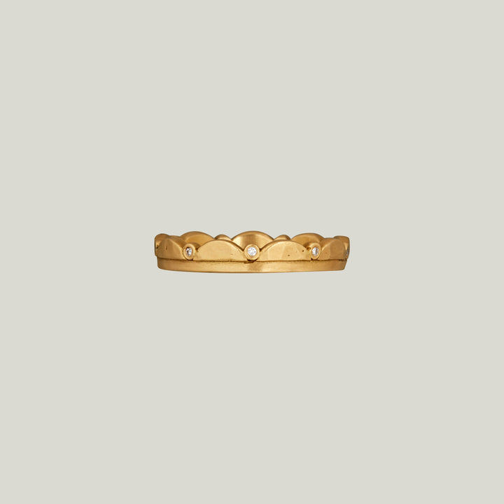 18K Yellow Gold Scalloped Diamond Band