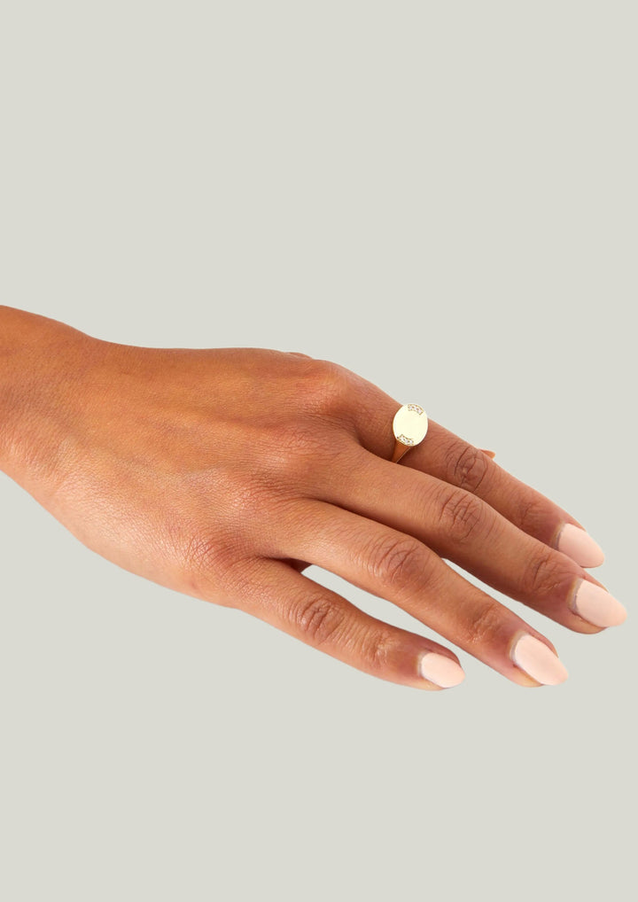 Oval Signet Ring in Gold with Diamonds