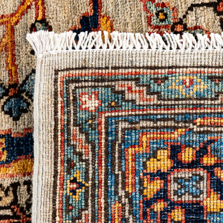 Light Grey Traditional Serapi Wool Rug - 5'11" x 8'9"