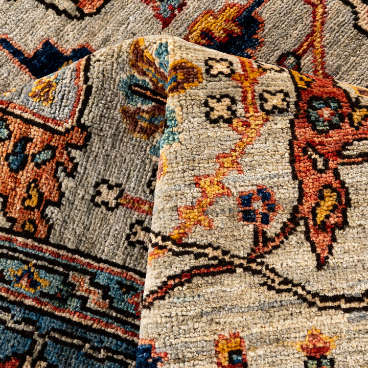 Light Grey Traditional Serapi Wool Rug - 5'11" x 8'9"