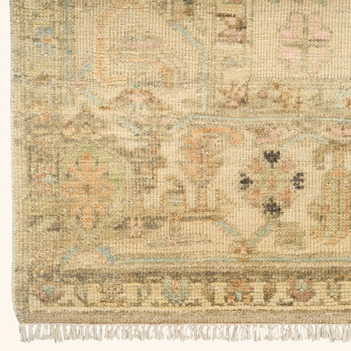 Traditional Essentials Wool Rug Beige / 8' x 10'